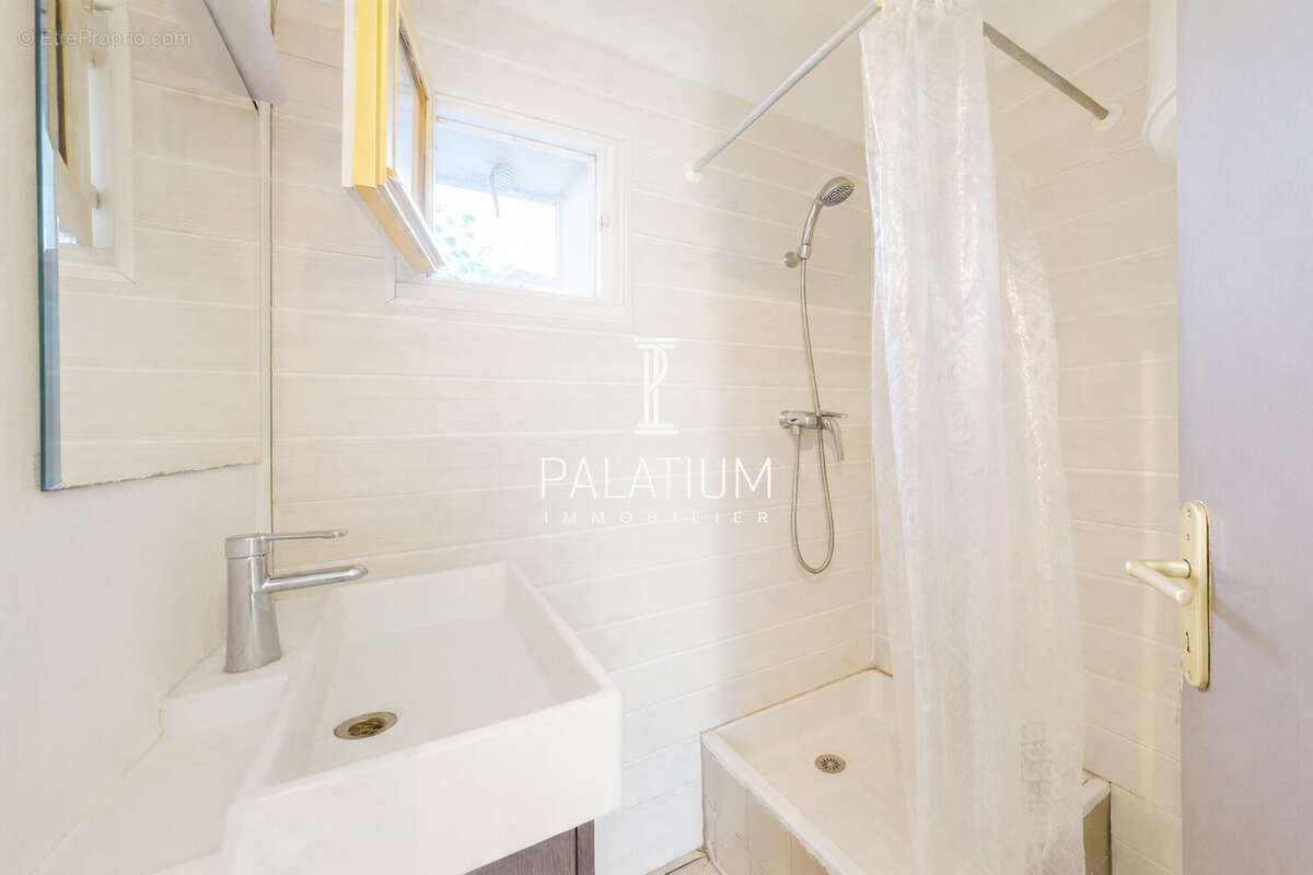 Appartement à GREOUX-LES-BAINS