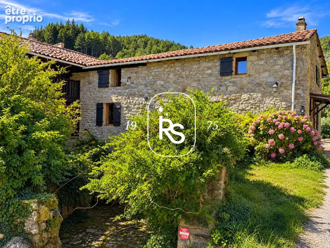 Authentique maison en pierre de hameau de 154 m2 A FINIR DE RÉNOVER avec 650 m2 de terrain. - photo 2