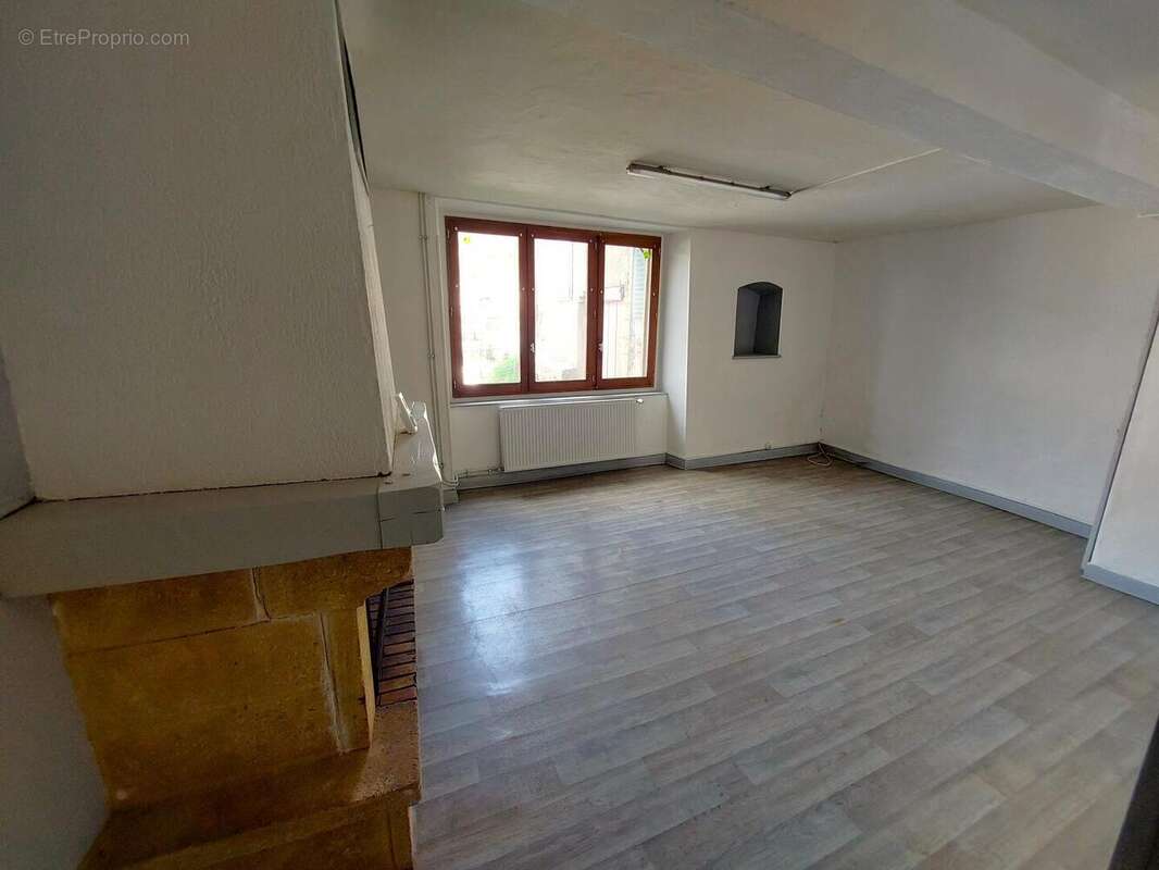 20250402114140 - Maison à SAINT-MARTORY