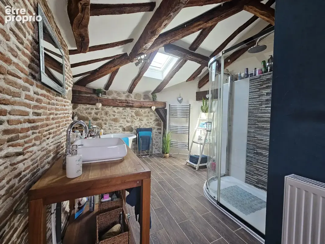 Propriété de caractère avec plus d'un hectare de terrain – Une opportunité de style de vie rare - photo 9