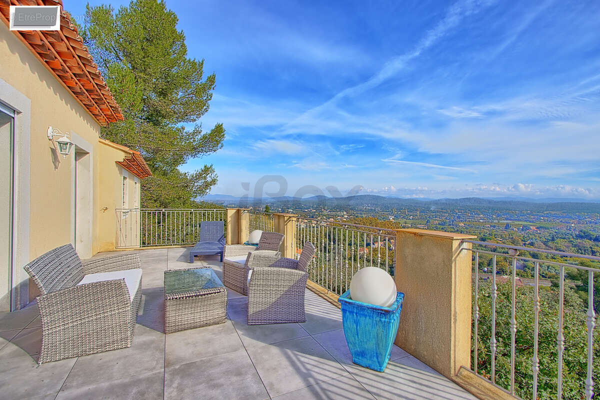 Maison à SOLLIES-VILLE