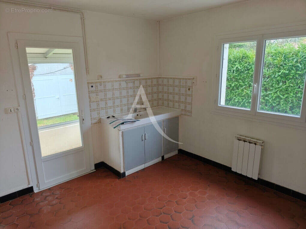 Maison à SAINT-LAURENT-DE-LA-PREE