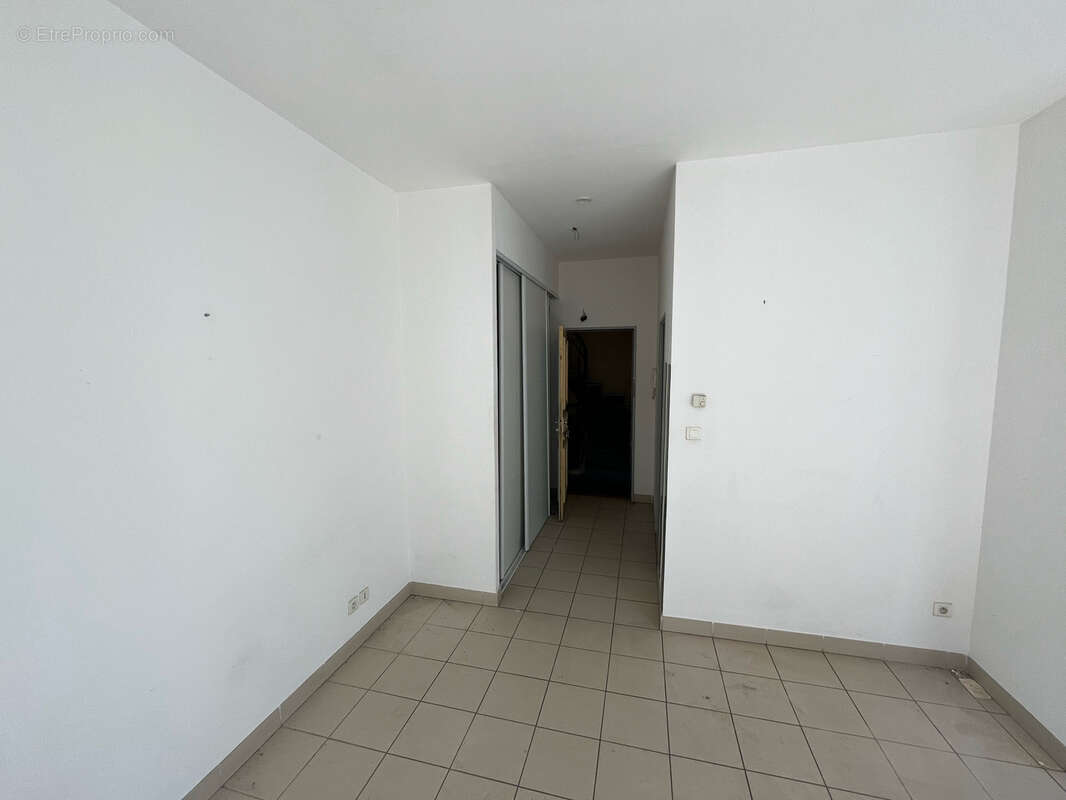 T2 de 46,61 m2 Loi Carrez   Place du 4 Septembre   Marseille 7e - photo 3