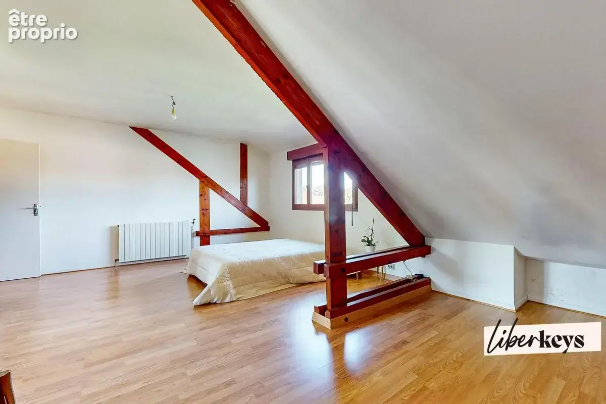 Rare à Villepinte – 197 m² au sol, 7 chambres et 823 m² de jardin : une maison aux multiples possibilités sans travaux - photo 10