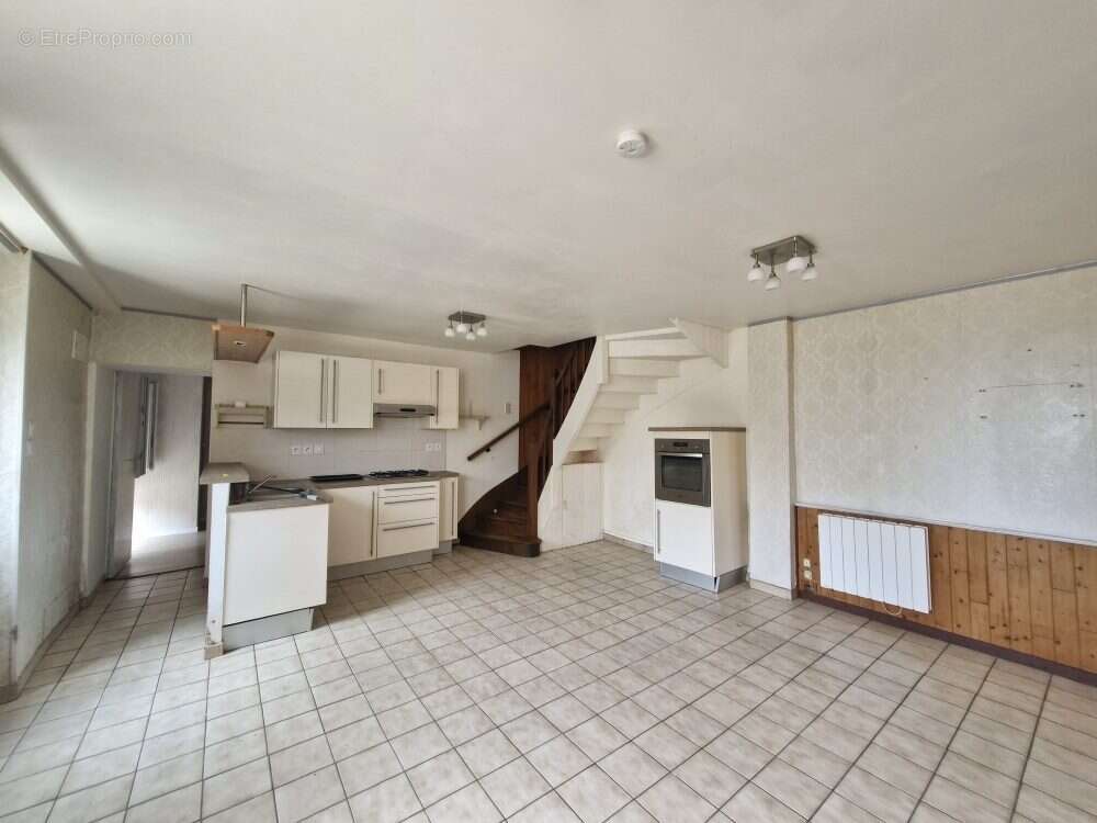 Maison à HENANBIHEN