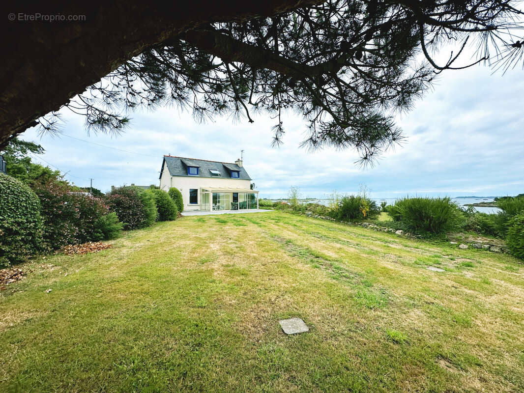 Maison à PLOUGRESCANT