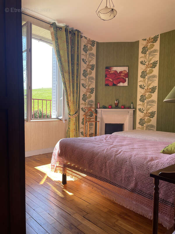Maison à SAINT-DENIS-DES-MURS
