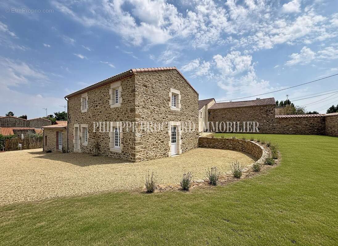 Maison 155 m² à La Roche-Sur-Yon  - photo 3
