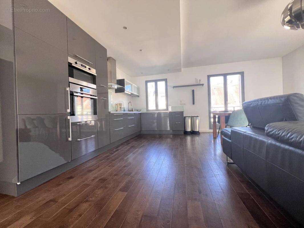 Maison à LES CLAYES-SOUS-BOIS