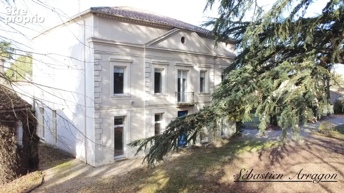 Maison de maître du XIXᵉ siècle à Villeneuve-sur-Lot – 460 m² – Parc de 8 300 m² – Piscine – Centre-ville à pied - photo 3