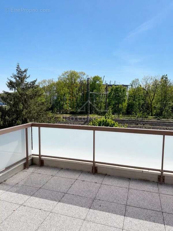STRASBOURG  Duplex 4 pièces en attique  98,60 m² habitables et 113,15 m² au sol  Terrasse de 38,90 m² - photo 7