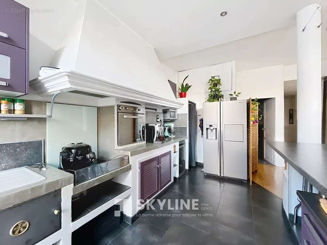 Appartement à MARSEILLE-4E