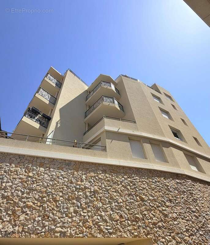   - Appartement à BEAUSOLEIL