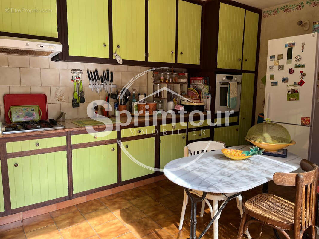 GOURBEYRE, villa T5 avec terrasse , double garage sur un grand terrain - photo 11