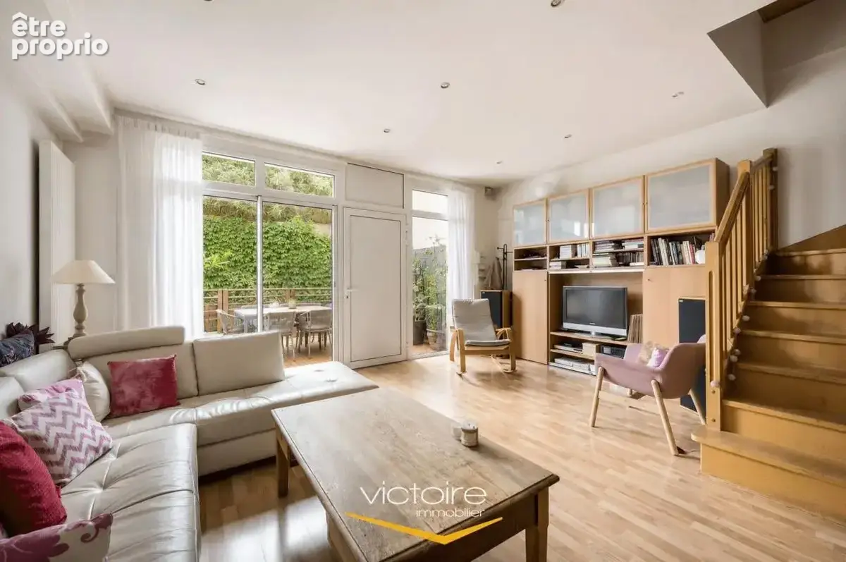 Lyon 3 Coeur de Montchat, proximité Place du Château. Lumineux T4 en Duplex avec extérieur - photo 4