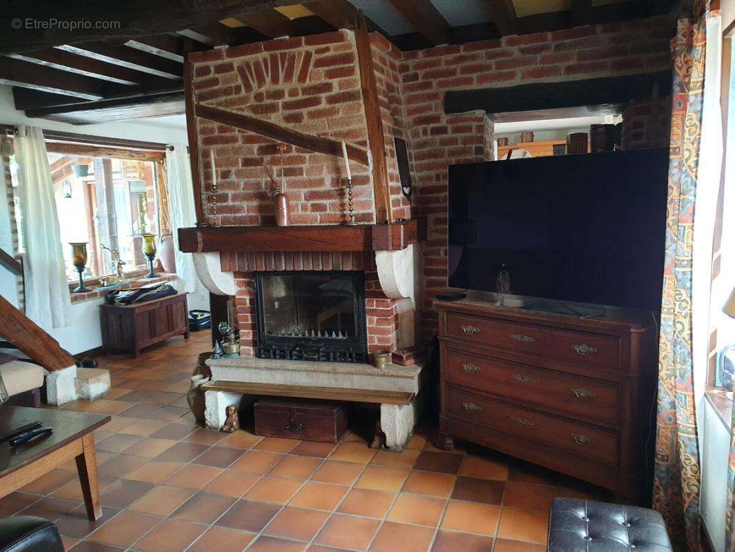 Maison 199 m² à Neuville-Les-Dames  - photo 4