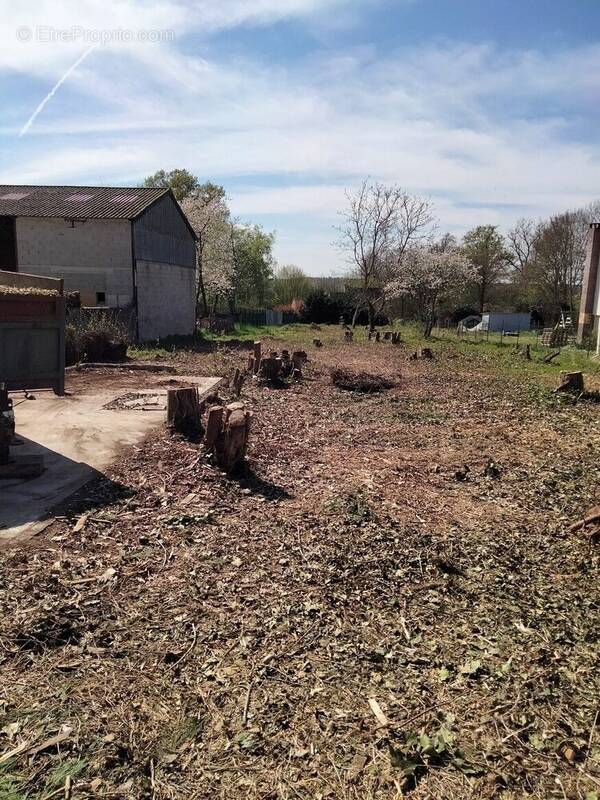 Terrain à LE PLESSIS-FEU-AUSSOUX