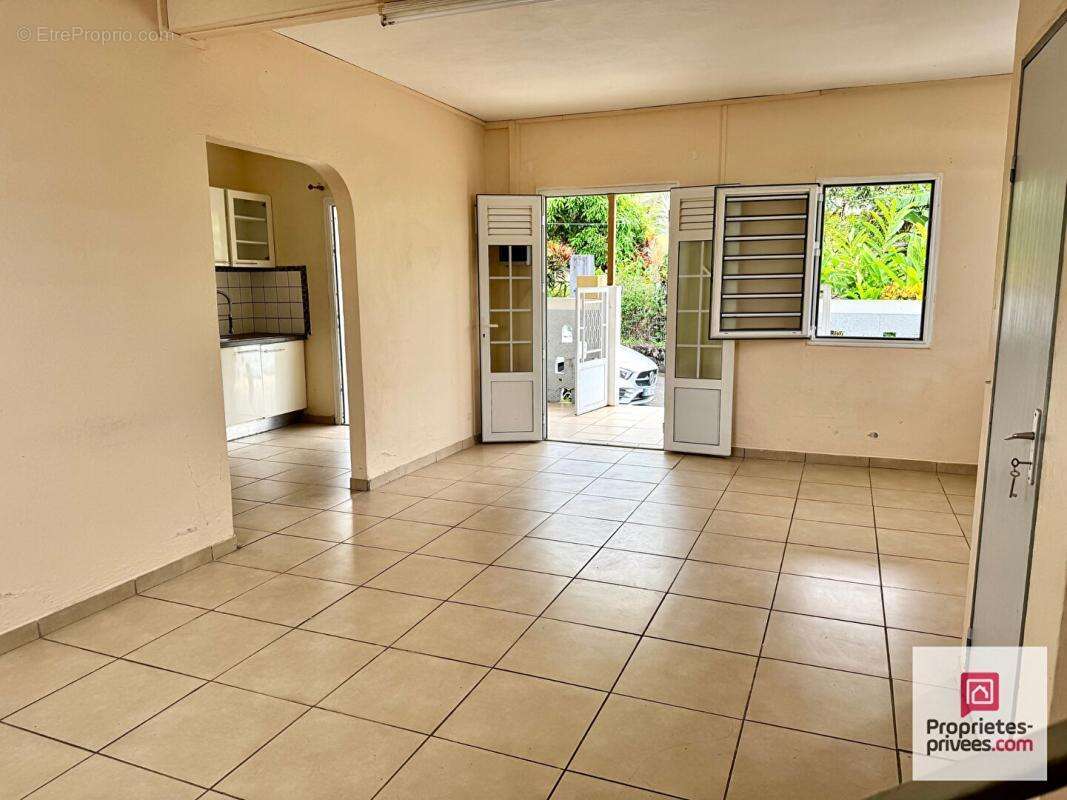 NOUVEAUTÉ - EXCLUSIVITÉ - Maison F4 lumineuse avec terrasse - Fort-de-France - photo 3
