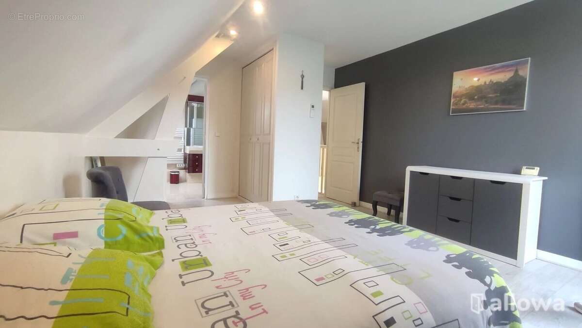 Maison à CHANTELOUP-LES-VIGNES