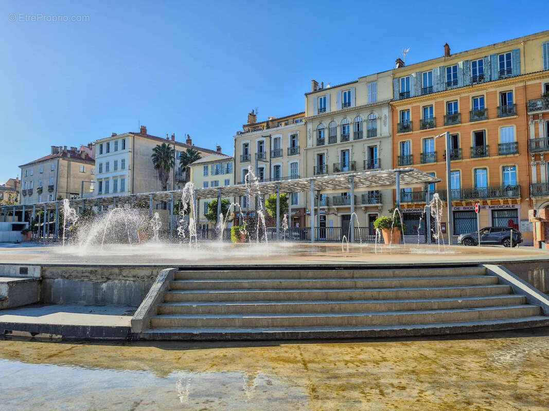 Commerce à HYERES