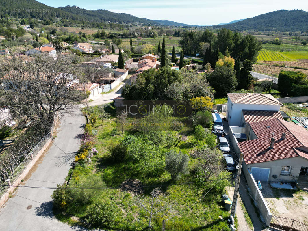 Terrain à PUGET-VILLE