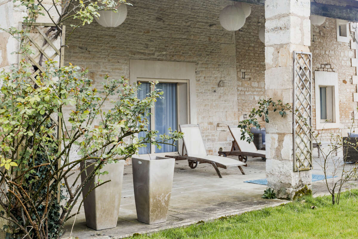 Maison à COULON