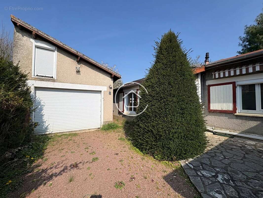 Maison à LA CHAUSSEE-SAINT-VICTOR