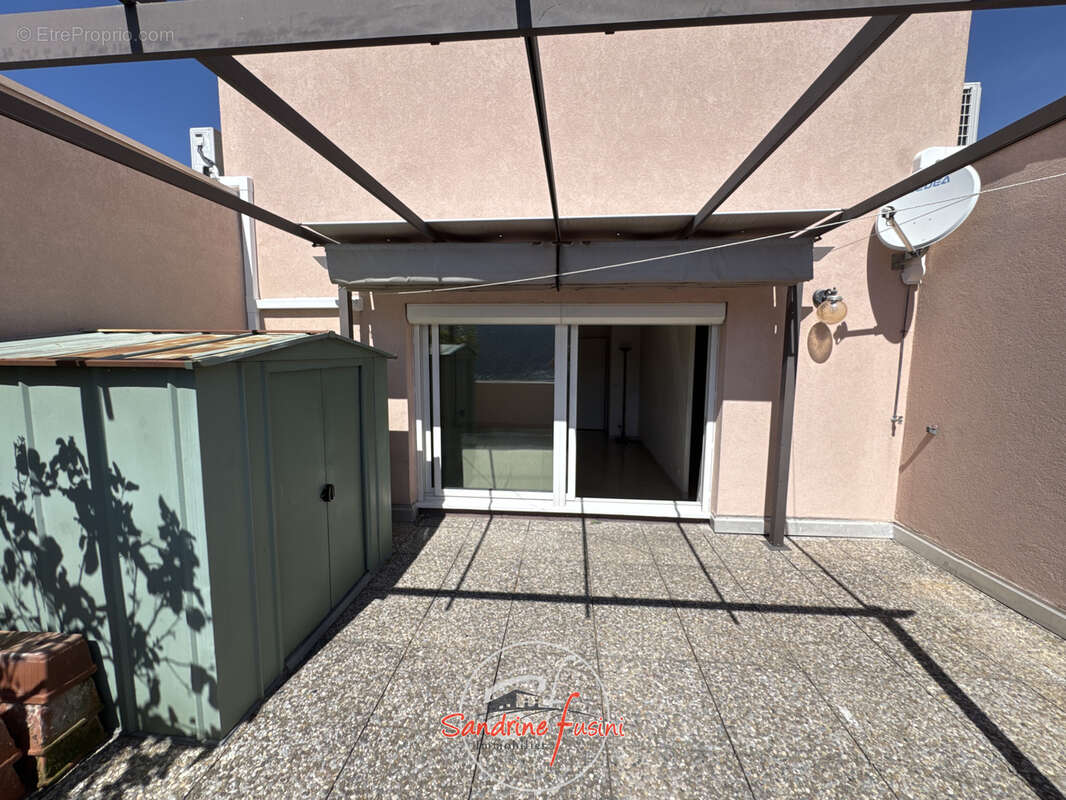 Appartement à CARROS