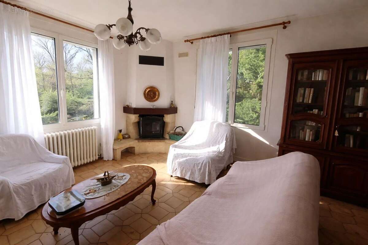 Maison à SAINT-HILAIRE-DE-LUSIGNAN