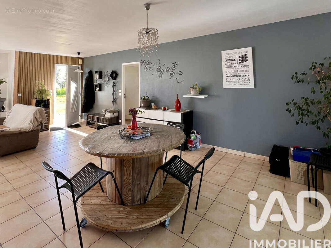 Maison 124 m² à Voulgezac  - photo 5