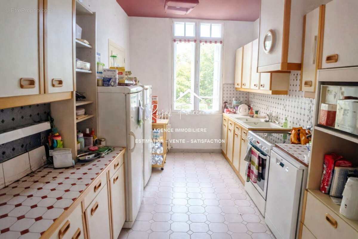 Cuisine indépendante avec accès à l'espace repas  - Maison à DESCARTES