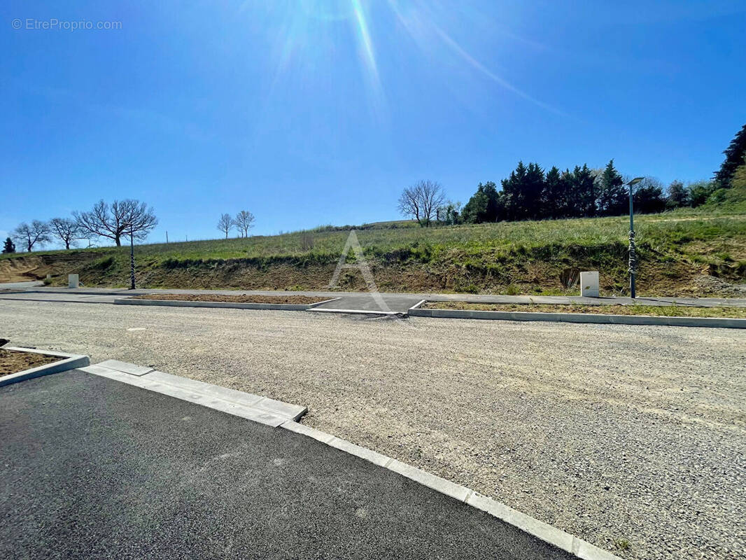 Terrain à L&#039;ISLE-JOURDAIN