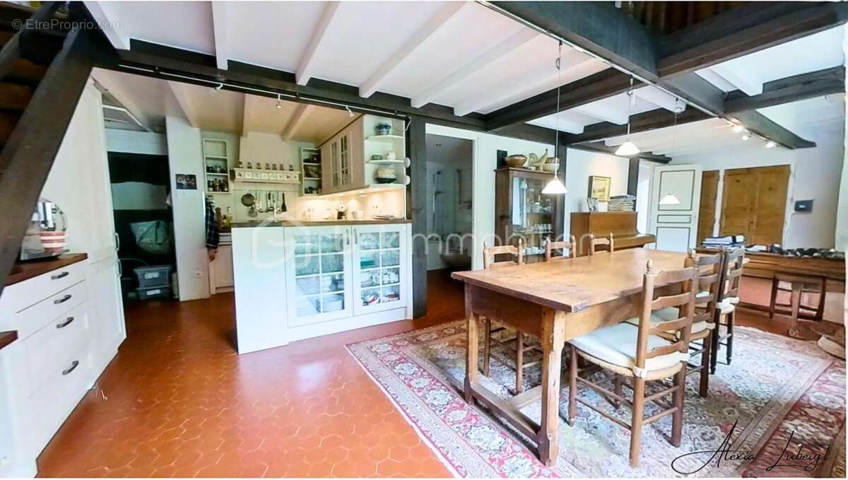 Maison à ENTRECASTEAUX