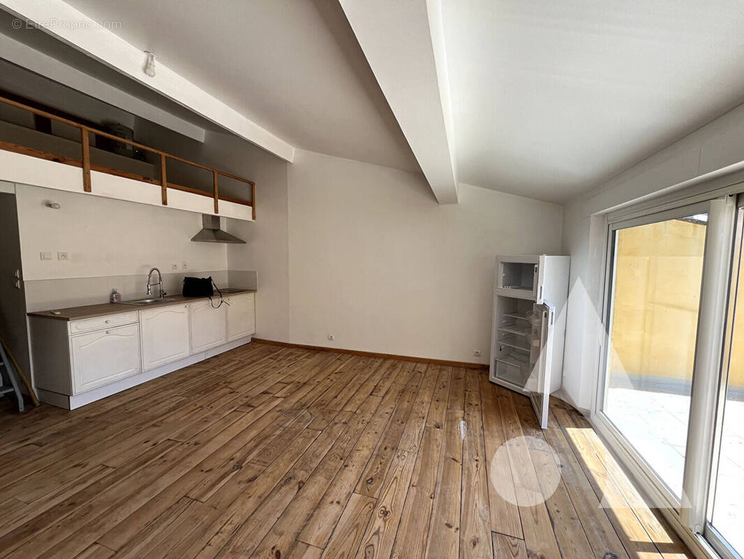 Appartement à SALERNES