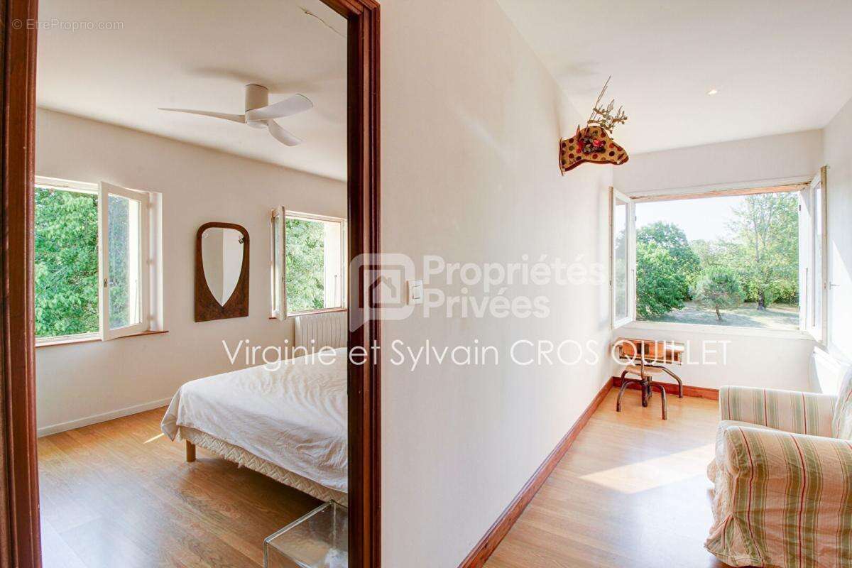 Maison de caractère secteur Lavaur 255 m2 + annexes sur grande parcelle - photo 11