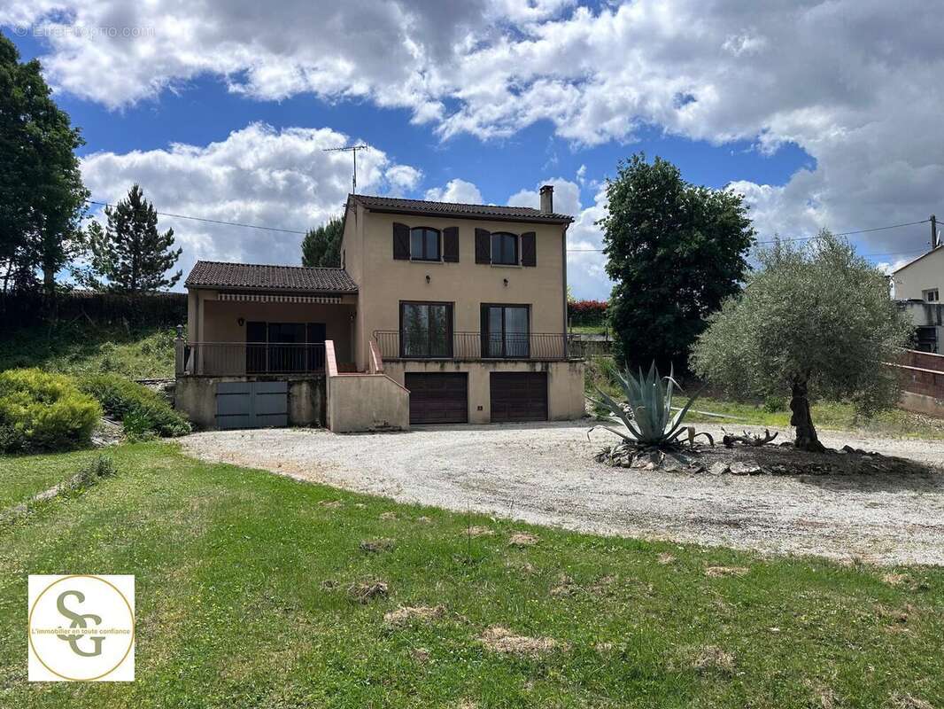   - Maison à LAGRAVE