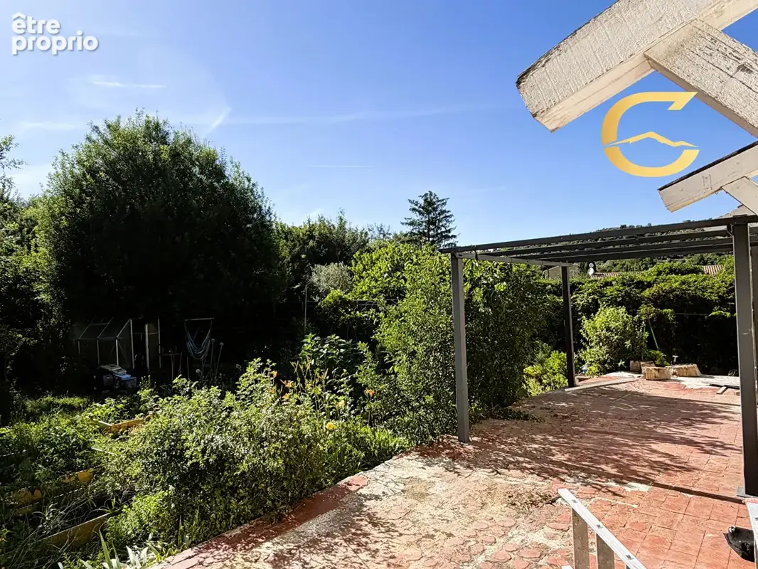 Photo Maison à Jouques au prix de 526 000€