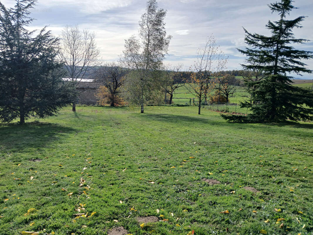 Terrain à AUBUSSON-D&#039;AUVERGNE