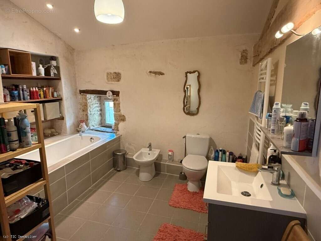 Maison de Caractère avec 5 Chambres Avec Terrain, 6 Minutes d'Aunac-Sur-Charente - photo 17