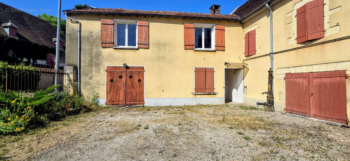 Appartement à ARC-LES-GRAY