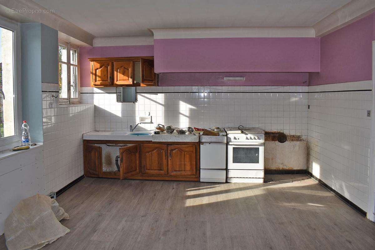 Maison à LA CHAPELLE-AUBAREIL