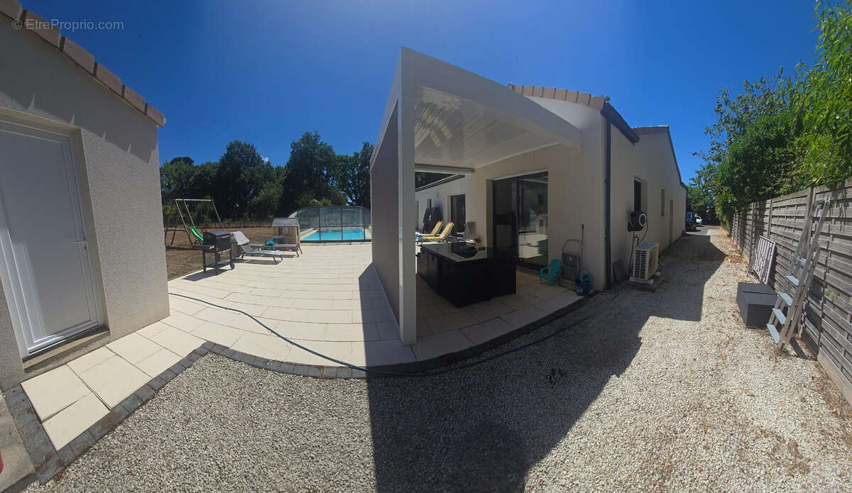 MAISON 2018 / 139 m2 / 3 ch + bureau dont une suite parentale / garage / jardin / piscine - photo 13