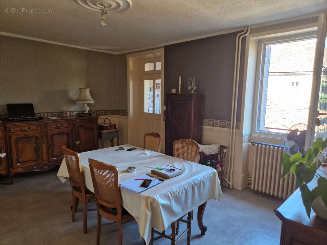 AUTUN - idéal investisseur - immeuble composé de 3 appartements, avec dépendances et cour - photo 14