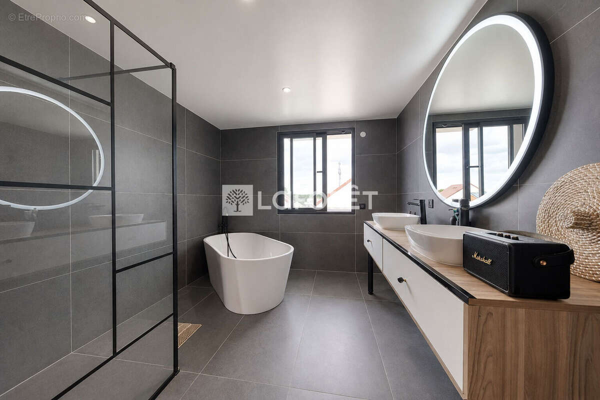 Maison d'Architecte  La Queue-En-Brie 7 pièce(s) 214.11m2 - photo 14