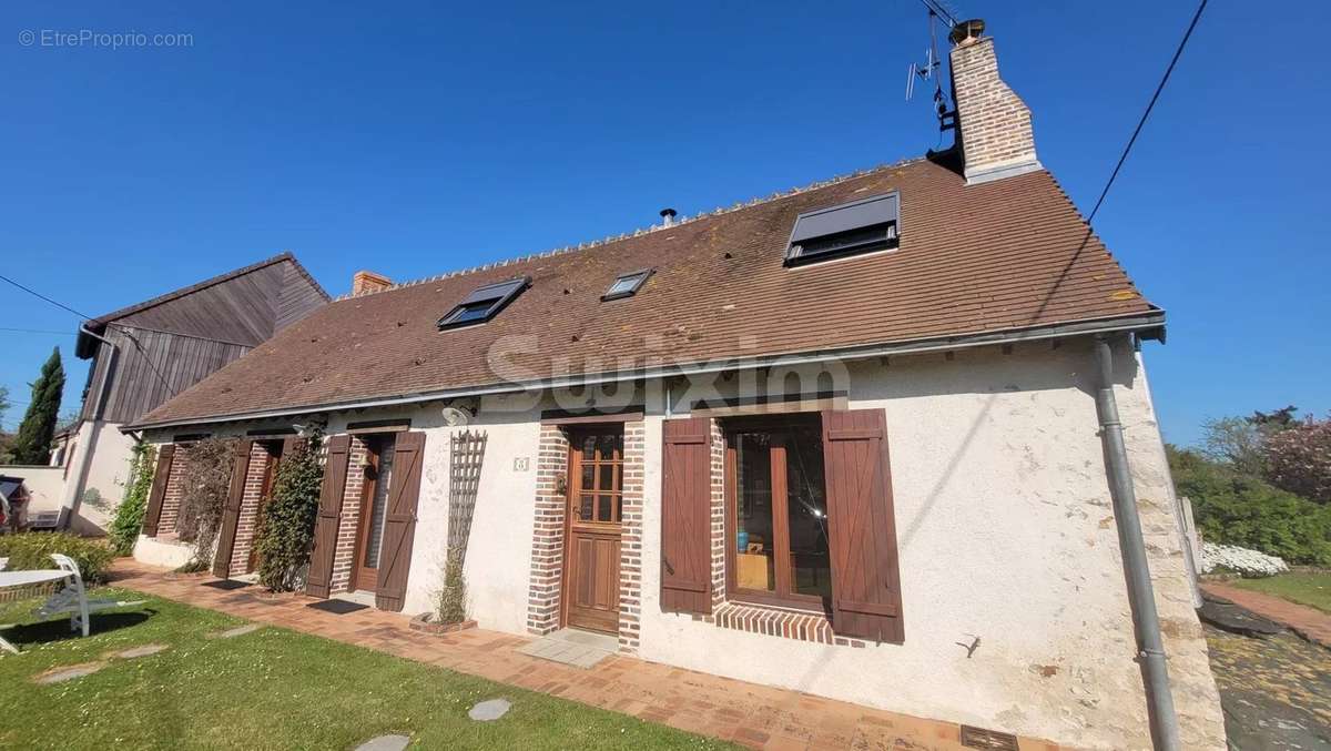 Maison à VIEVY-LE-RAYE