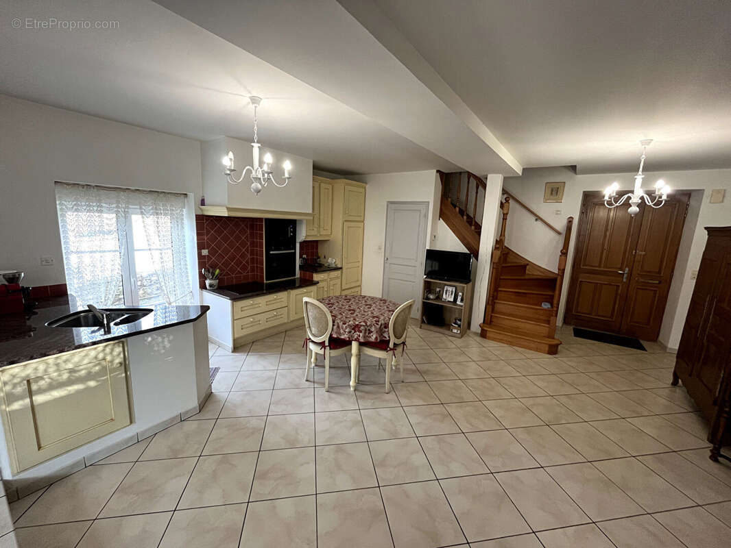 Maison à CHATILLON-EN-VENDELAIS