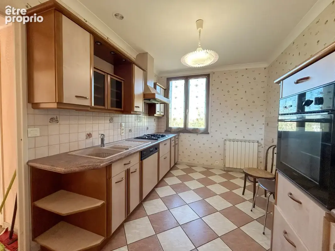 Maison élevée sur sous-sol - Commentry - photo 9