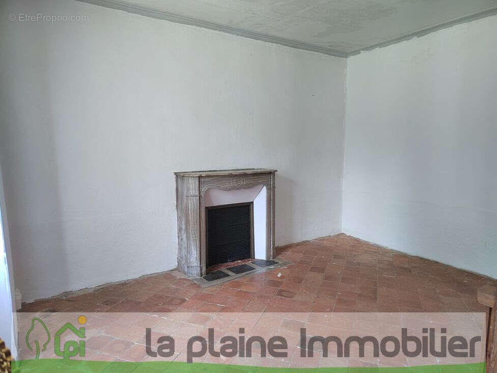 Maison de campagne avec dépendances à rénover à Lignières Orgères - photo 6