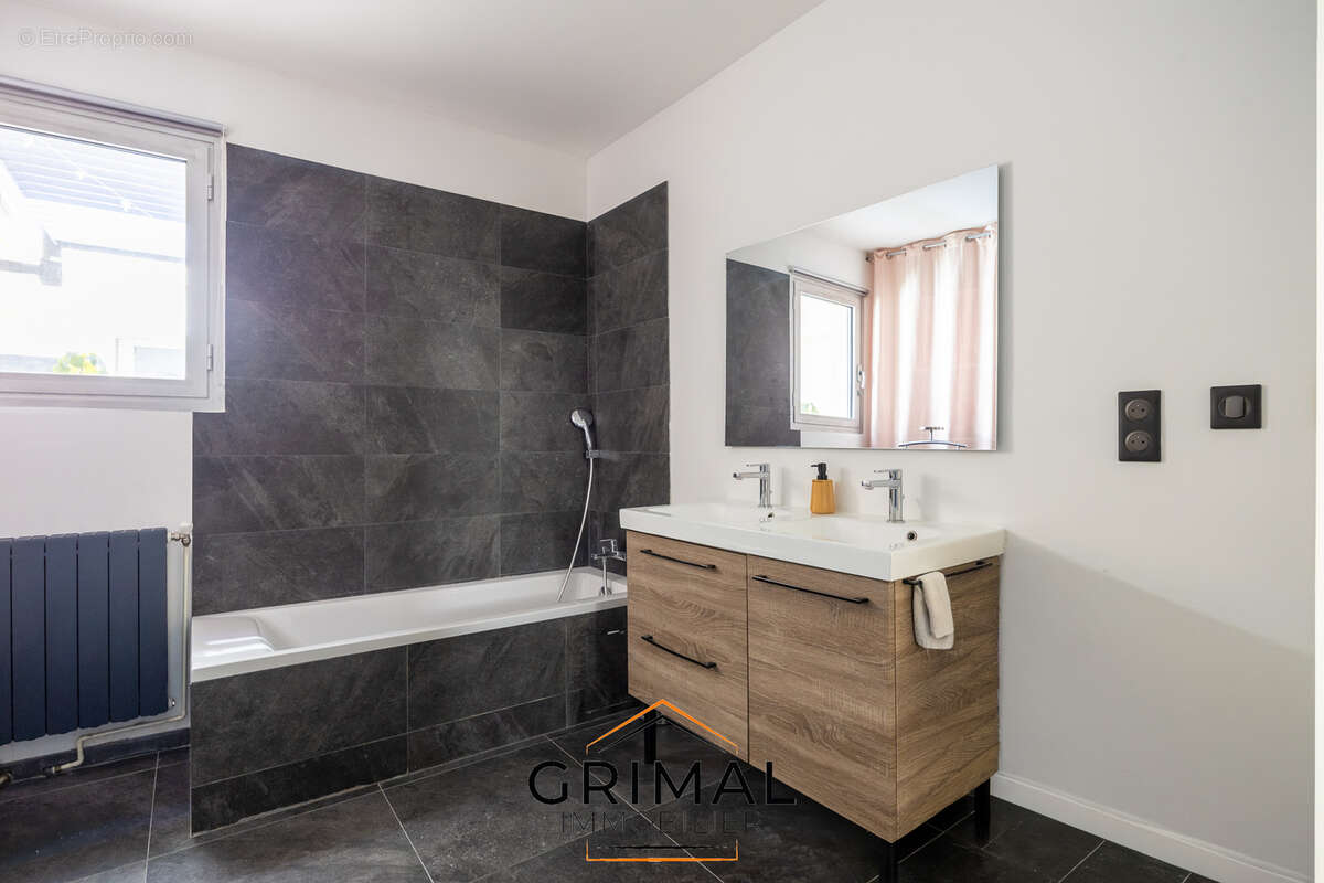 Appartement à MARSEILLE-11E
