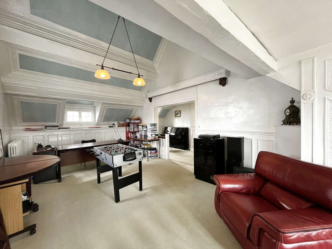 Maison à JOUY-LE-MOUTIER